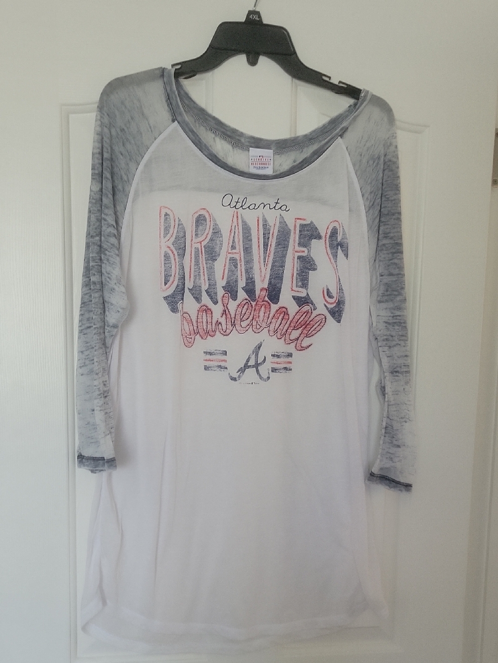 Genuine Merchandise Atlanta Braves Raglan Tee - Distressed White & Blue